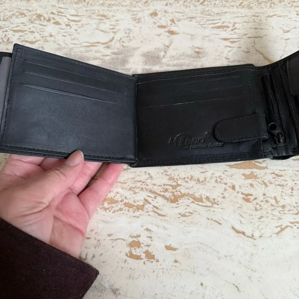 Black leather Men’s bifold wallet Mclean leather center *please read description